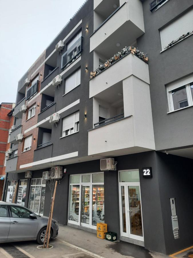 Apartman Kristal Sremska Mitrovica Bagian luar foto