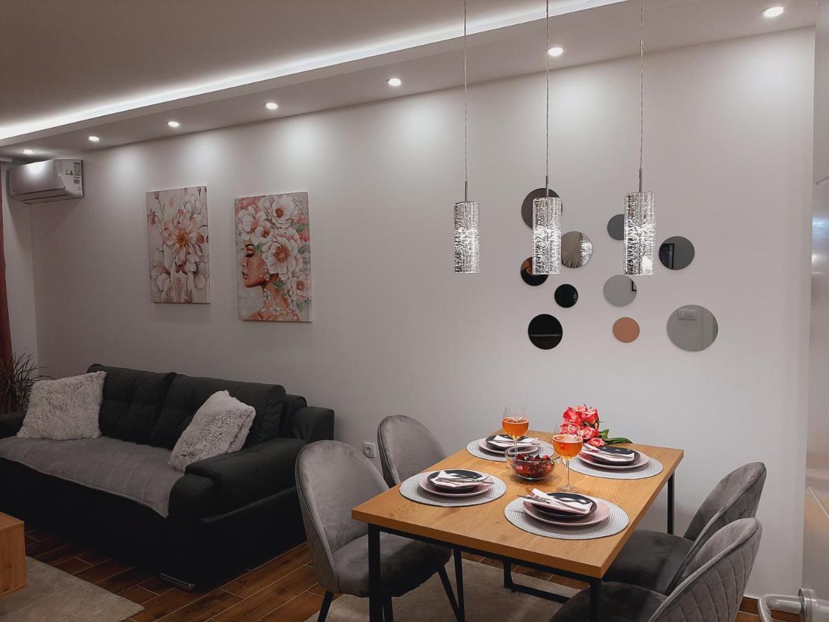 Apartman Kristal Sremska Mitrovica Bagian luar foto