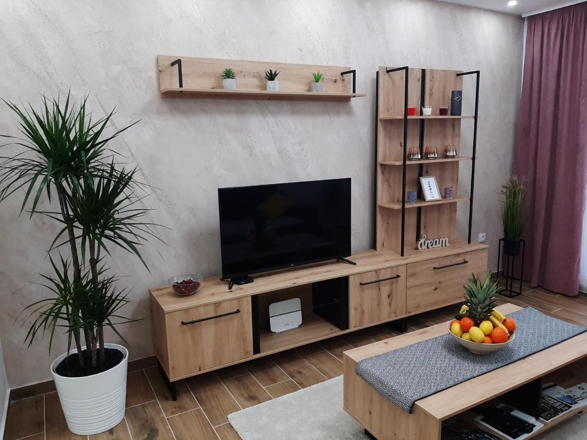 Apartman Kristal Sremska Mitrovica Bagian luar foto