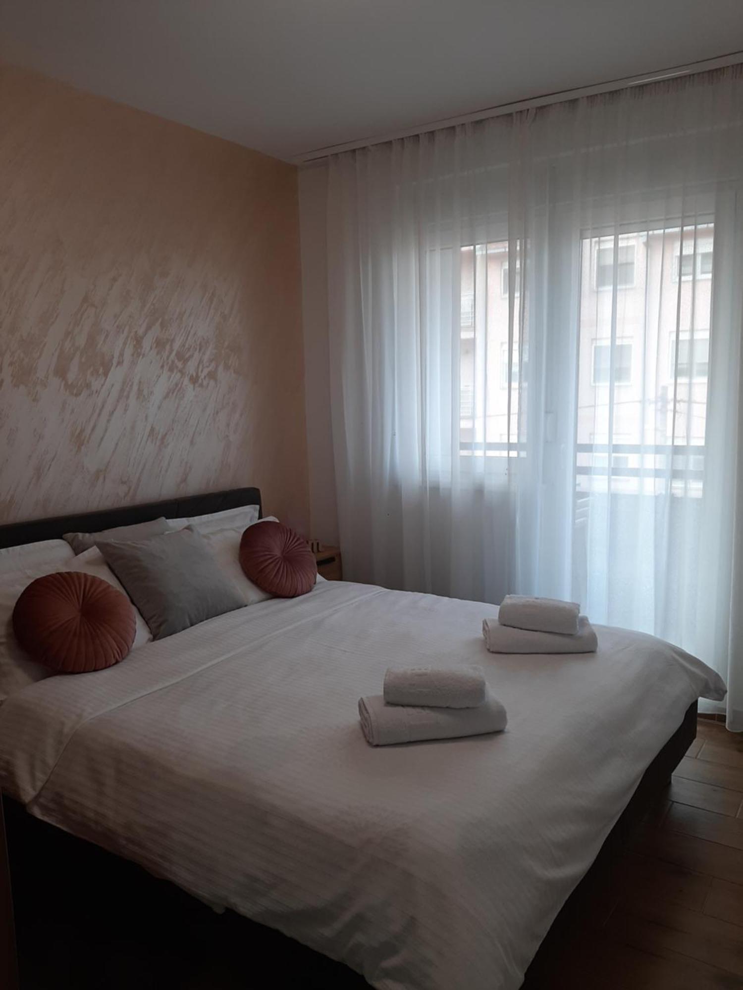 Apartman Kristal Sremska Mitrovica Bagian luar foto